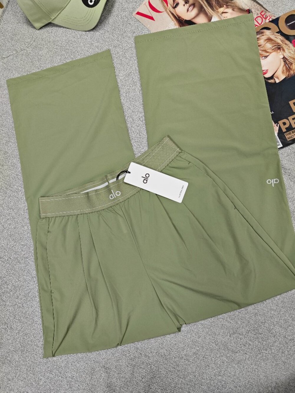 NWT Regular ALO Yoga Suit Up Trouser Dune Grass ๐๐ Versatile work pants - Picture 8 of 9